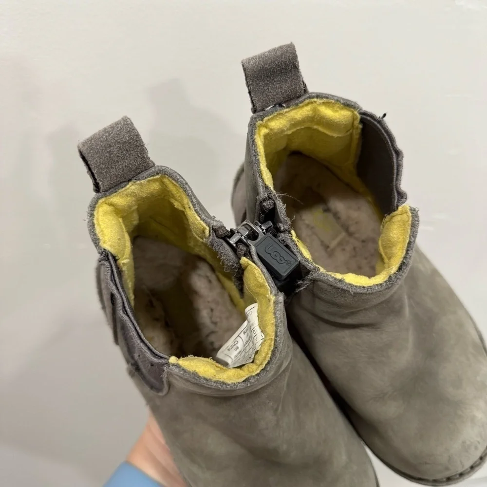UGG Kids Nubuck Leather Callum Gray Boots Side Zip Size 10